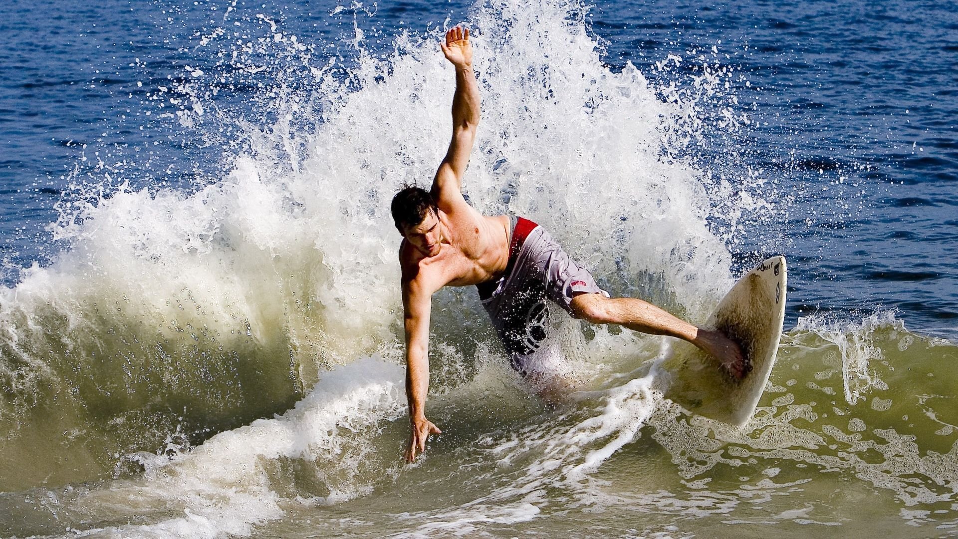 九游网页版官网-多维度极限运动：速度、空中与水中的挑战