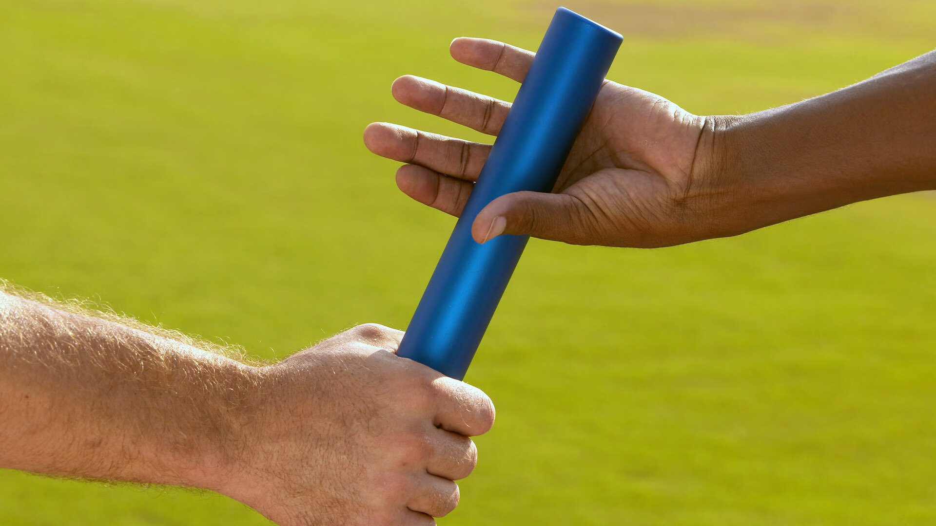 “快艇冲浪:东三叉湖赛场上演极限速度的水上对决”