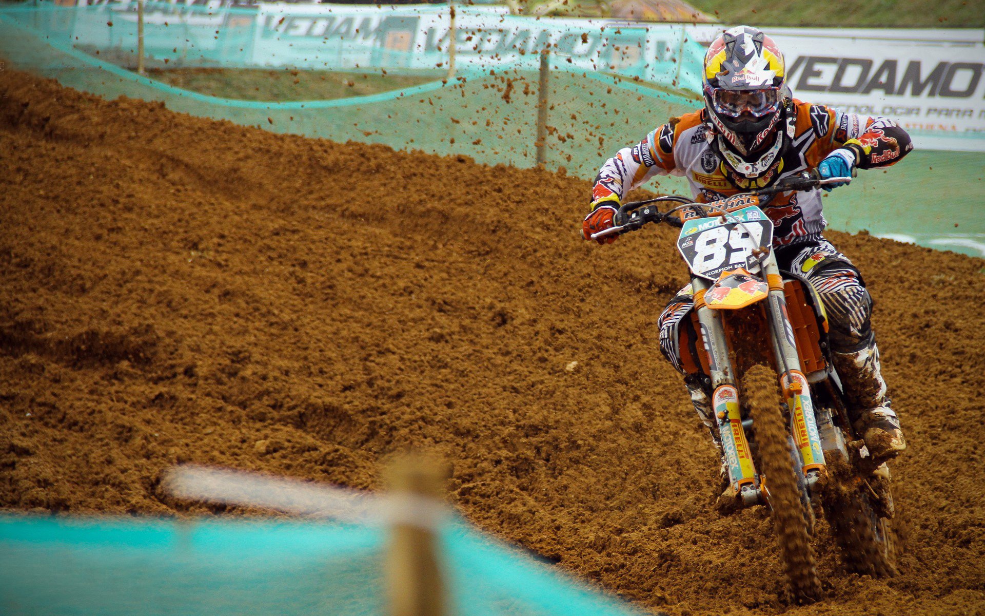 沃尔夫斯堡快速推进撬动对方防线漏洞，沃尔夫斯堡市